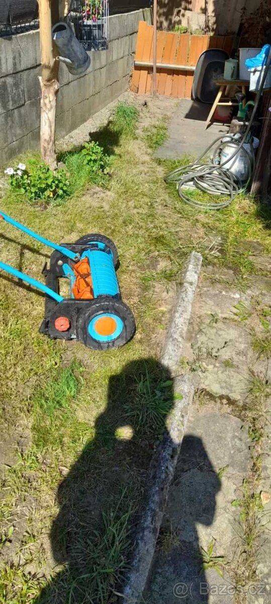 Ruční sekačka na trávu