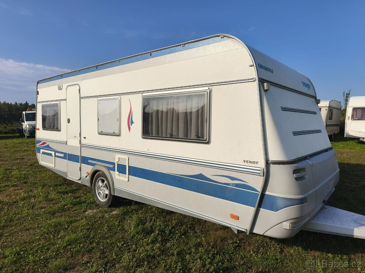 Fendt 550, podélné postele, předstan, karavan i na zimu