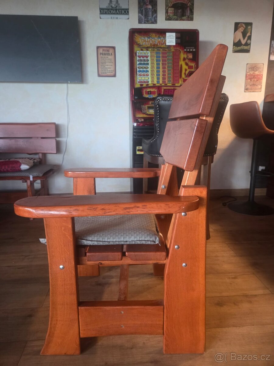 Dubová masivní židle ( křeslo )