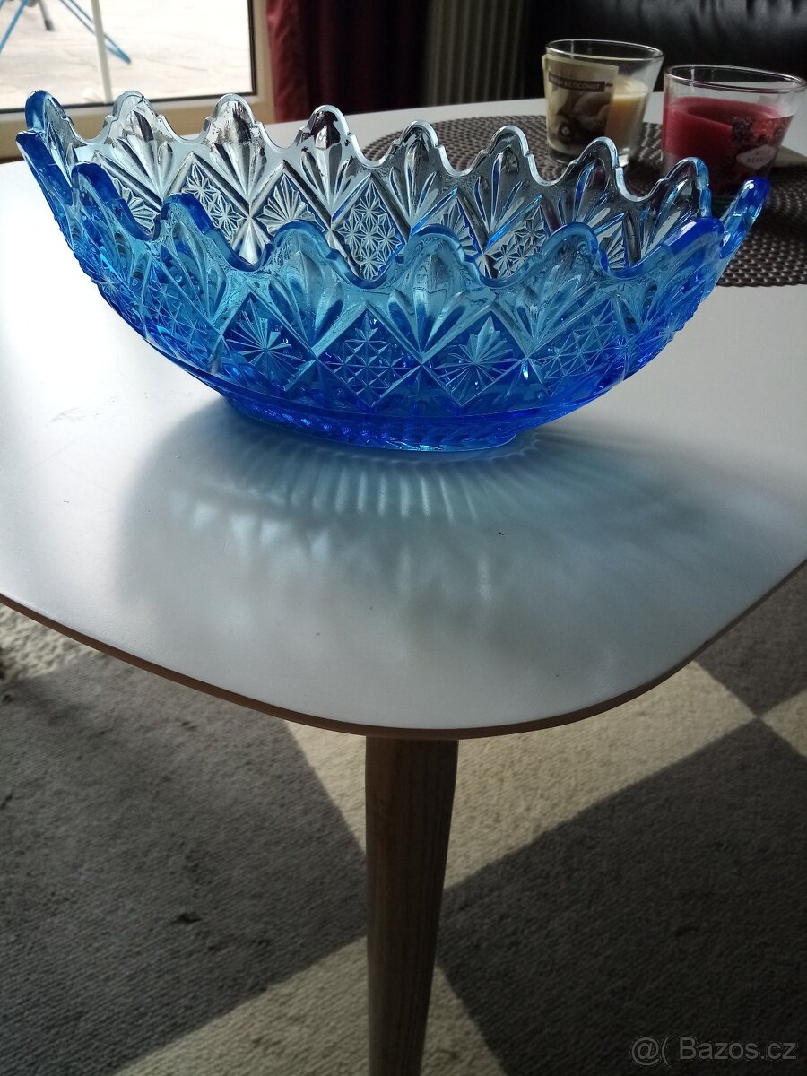 konferenční stolek