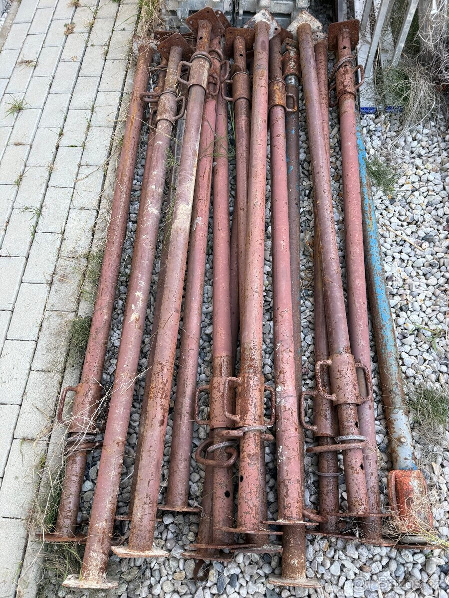 Stavební stojky / podpěry - 16 ks