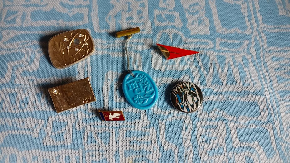 retro odznaky k Mdž