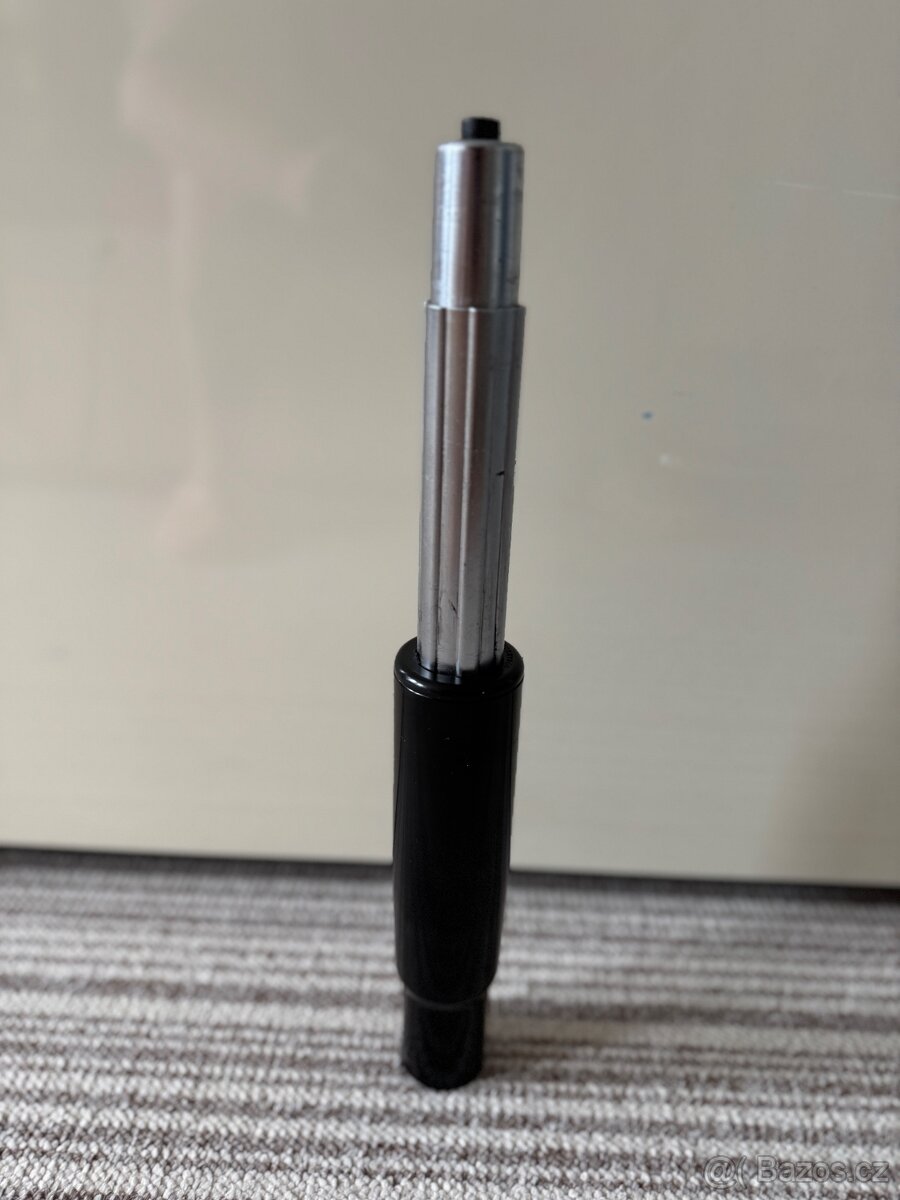 Neotáčivý píst k dětské židli Fuxo