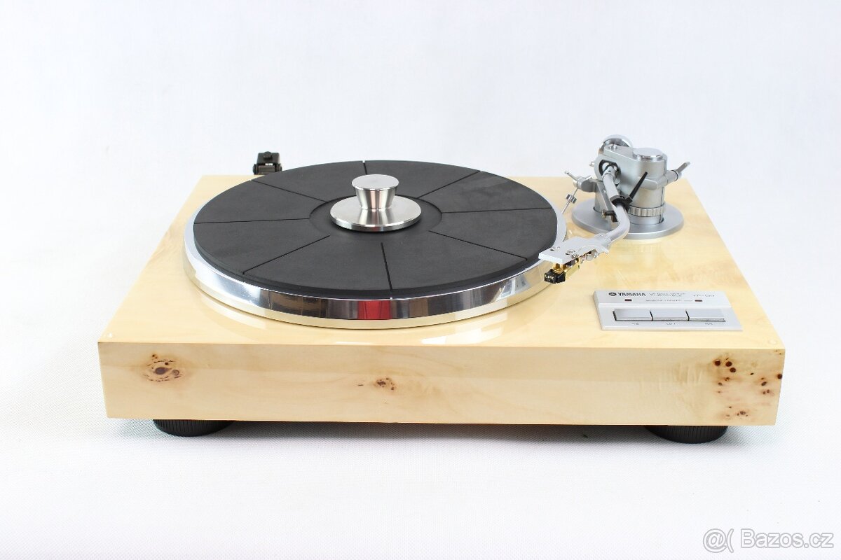 Gramofón YAMAHA YP-D9