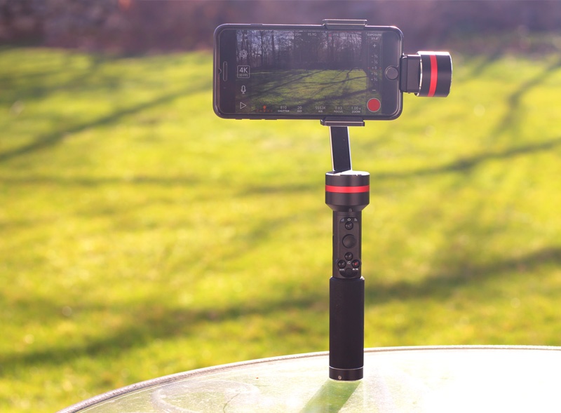 Nový 3-osý stabilizér Smove Pro: mobil, GoPro apod.