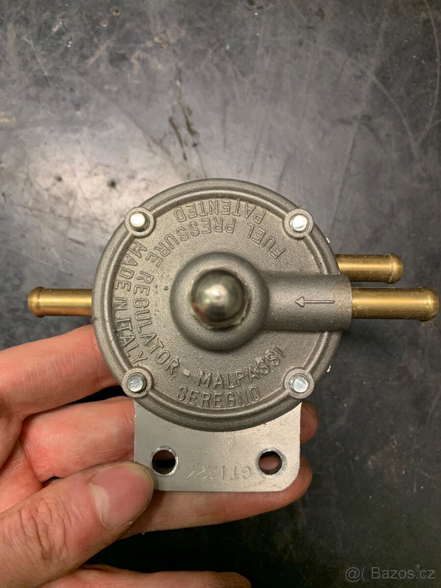 Regulátor paliva pro karburátory