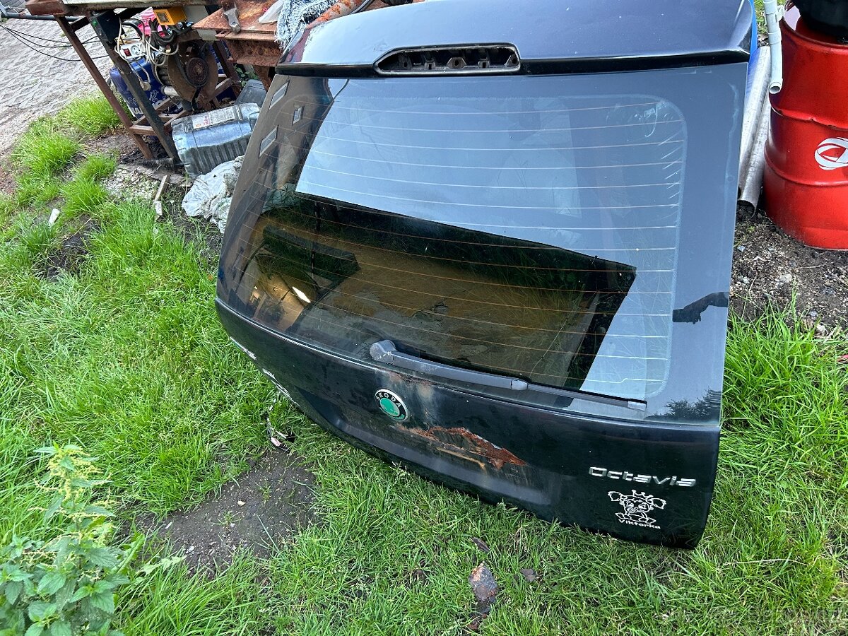 Zadní okno Octavia II po Face