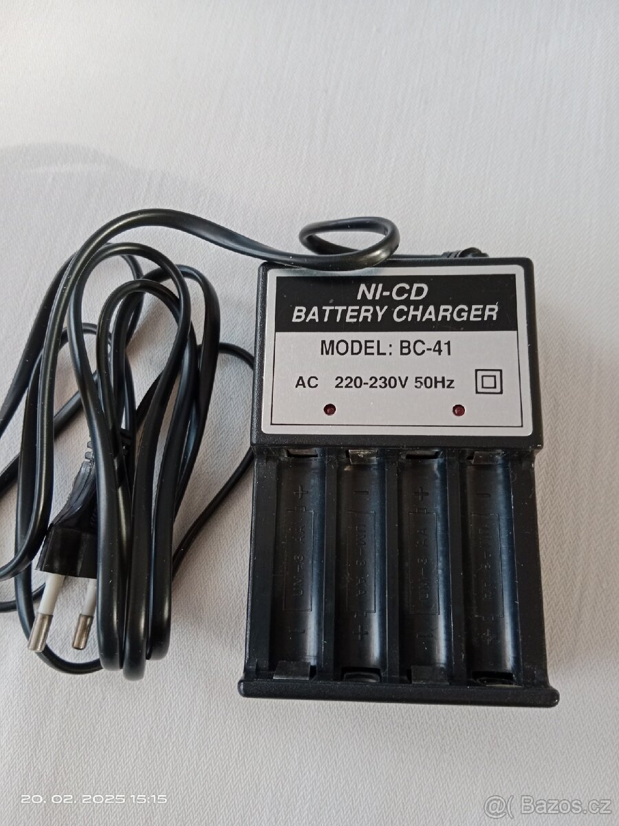 Nabíječka AA baterii