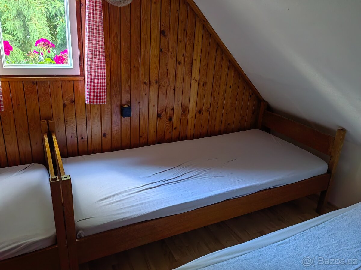 Poschoďová postel masiv