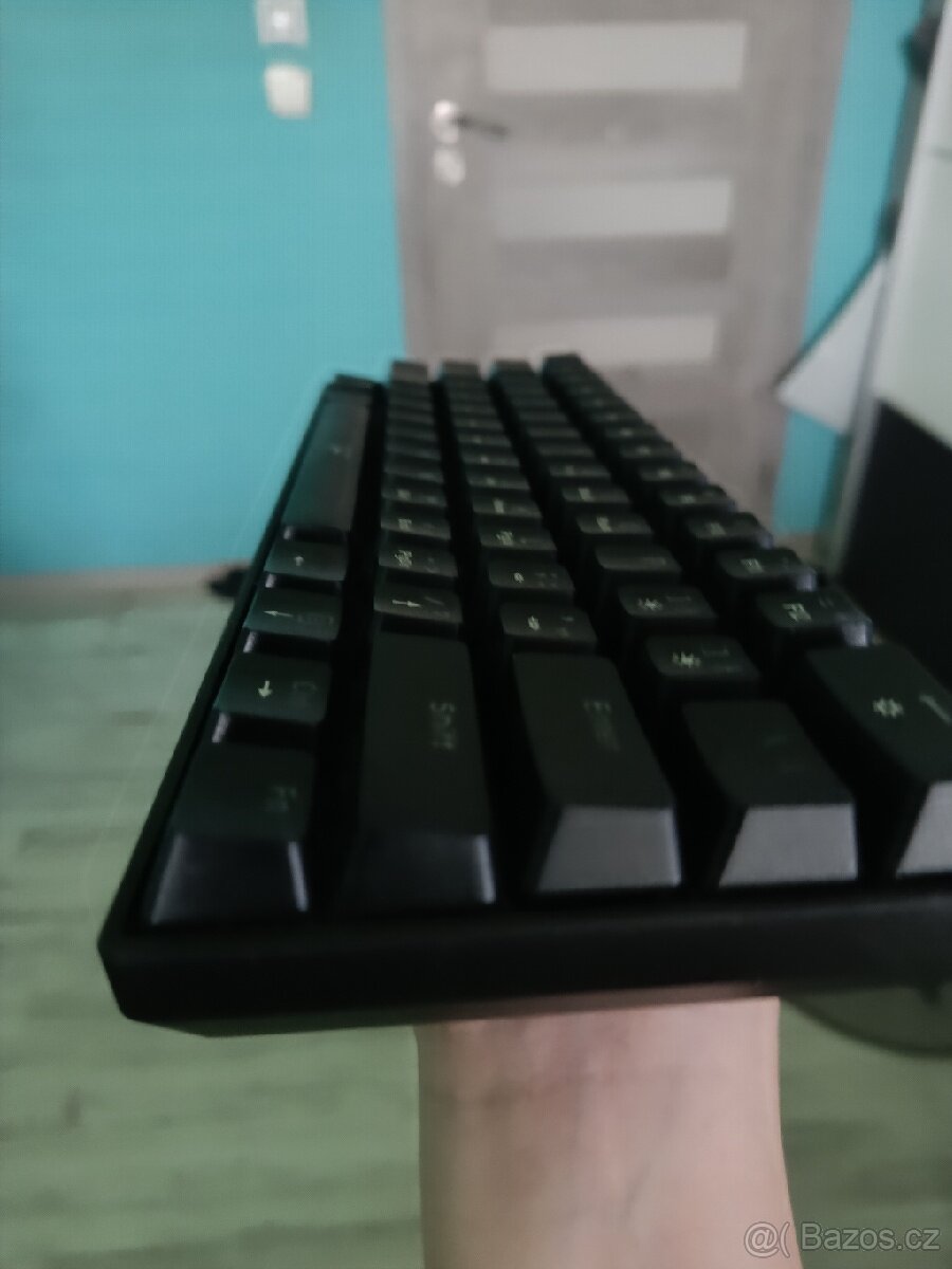 White skark klávesnice top stav