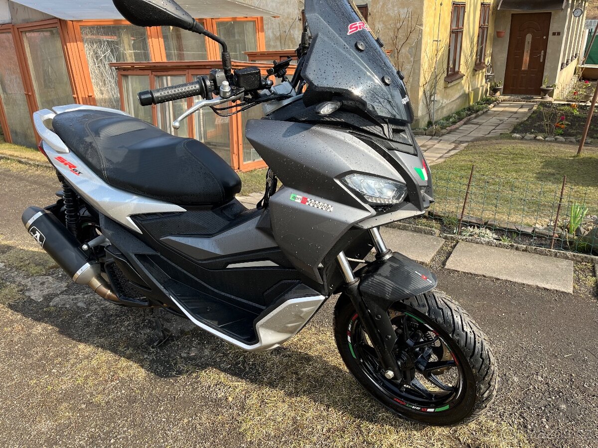 Aprilia SR GT 200