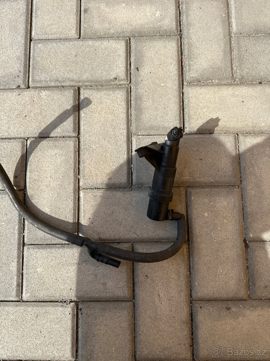 BMW E60 61 ostřikovač světlometu
