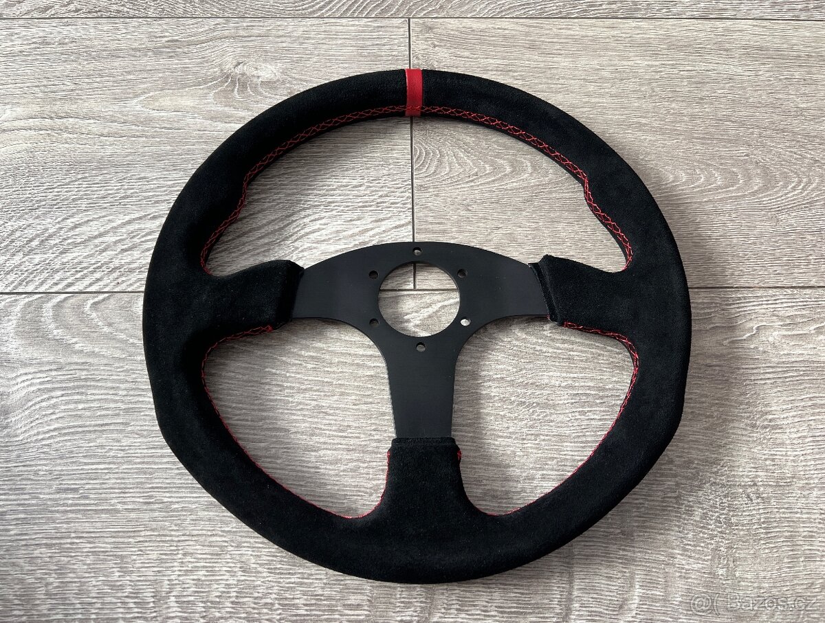 Nový černý tříramenný sportovní volant ( 350mm ) červená nit