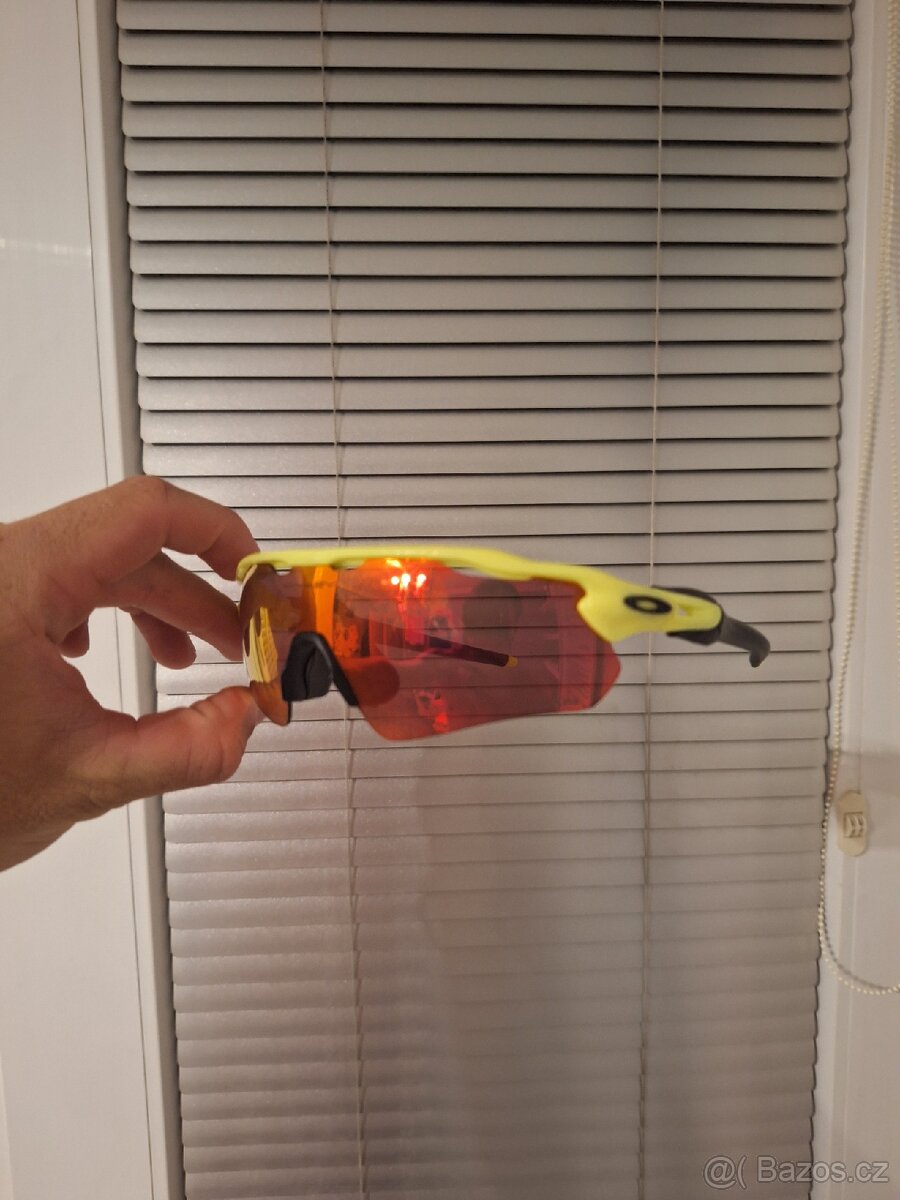 Sportovní brýle Oakley