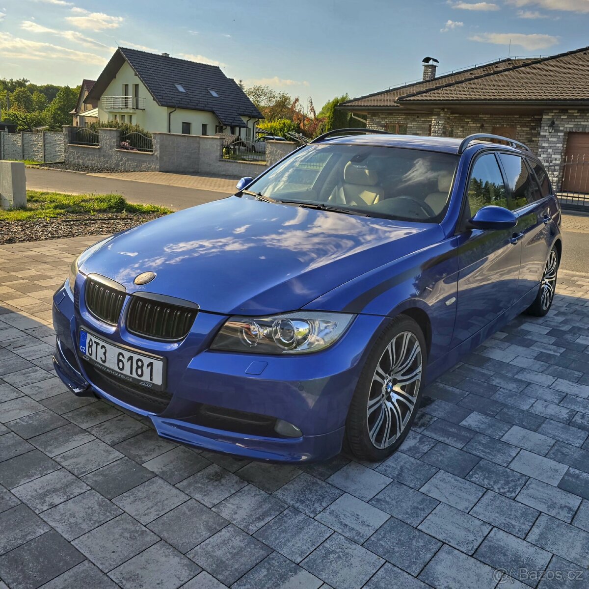 BMW 320D E91, r.v. 2008, vyhřívané sedačky, park. senzory
