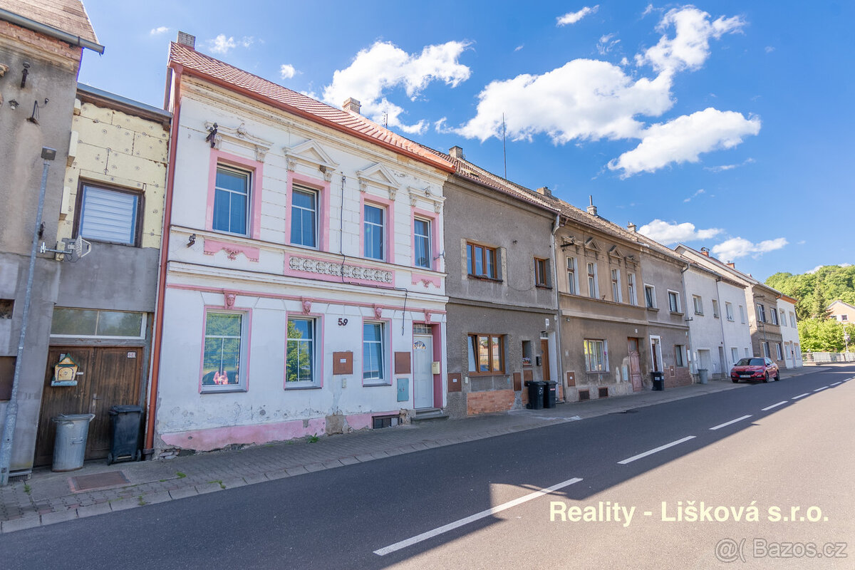Prodej řadového domu s velkou zahradou v obci Rtyně nad Labe