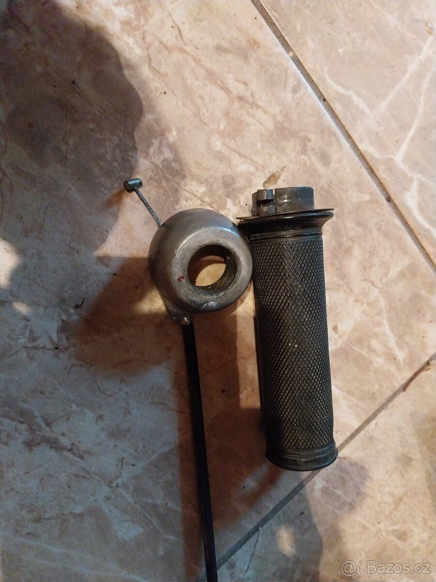 Rukojeť plynu Jawa 550