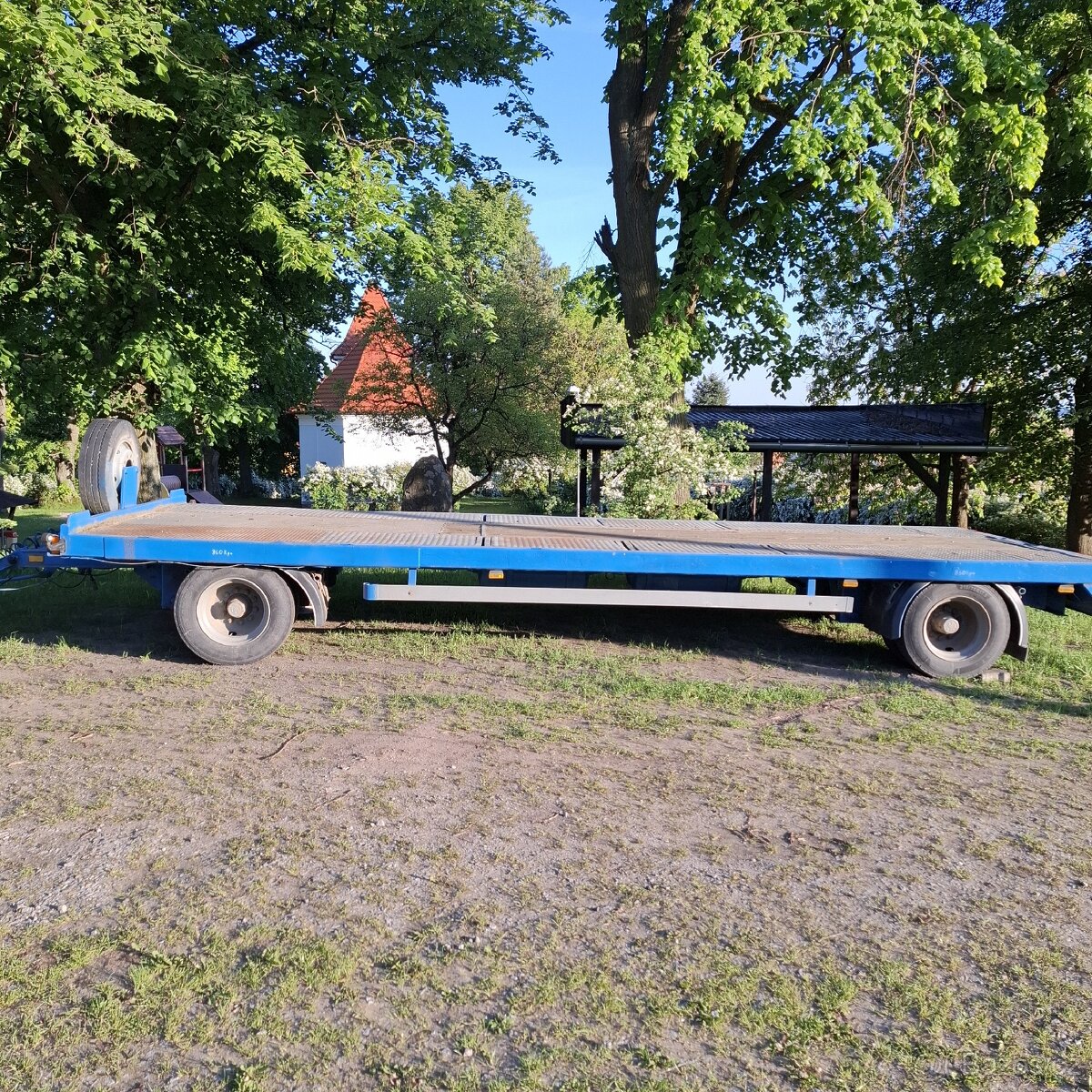 Traktorový přívěs