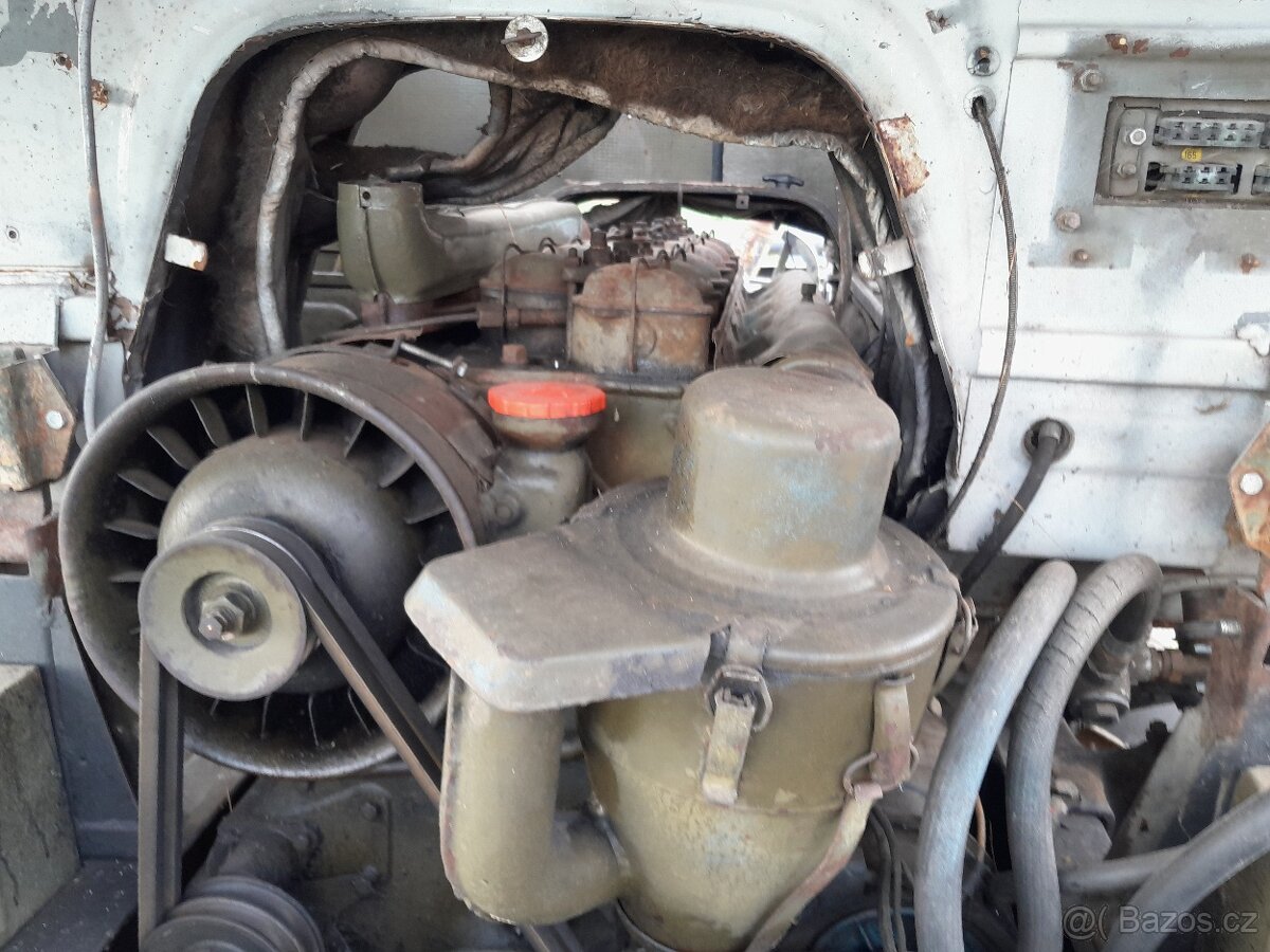 Praga V3S motor