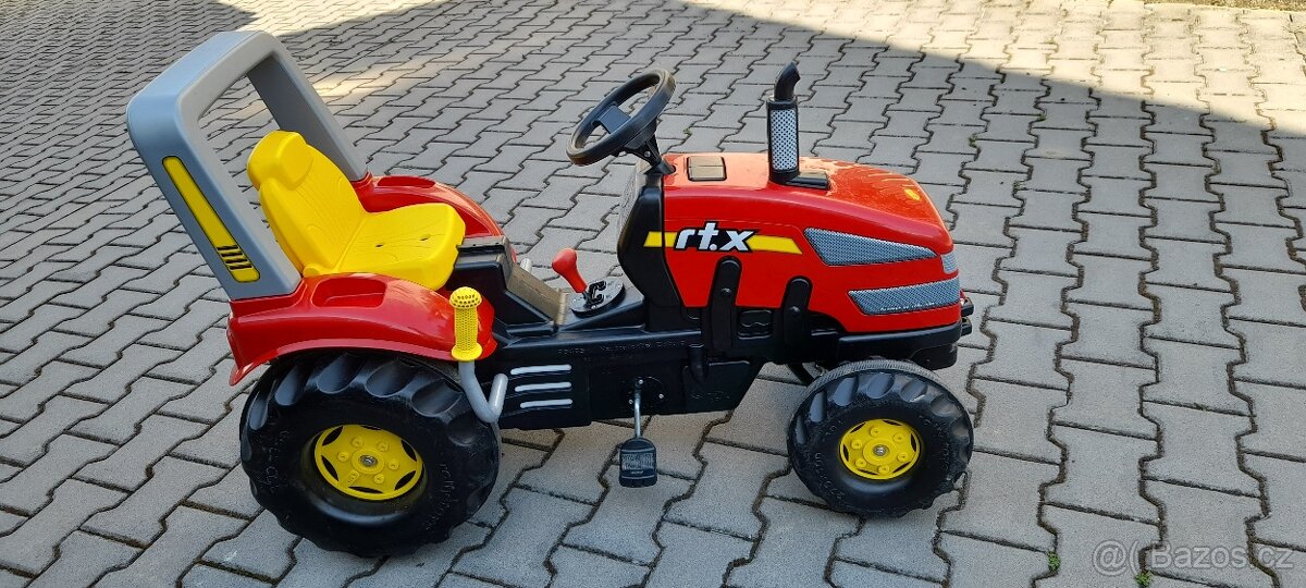 Šlapací traktor