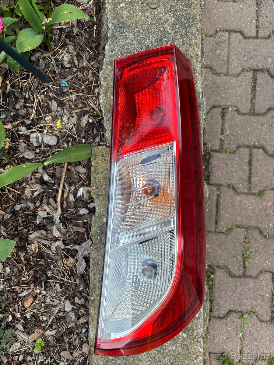 Prave světlo TYC Dacia dokker.