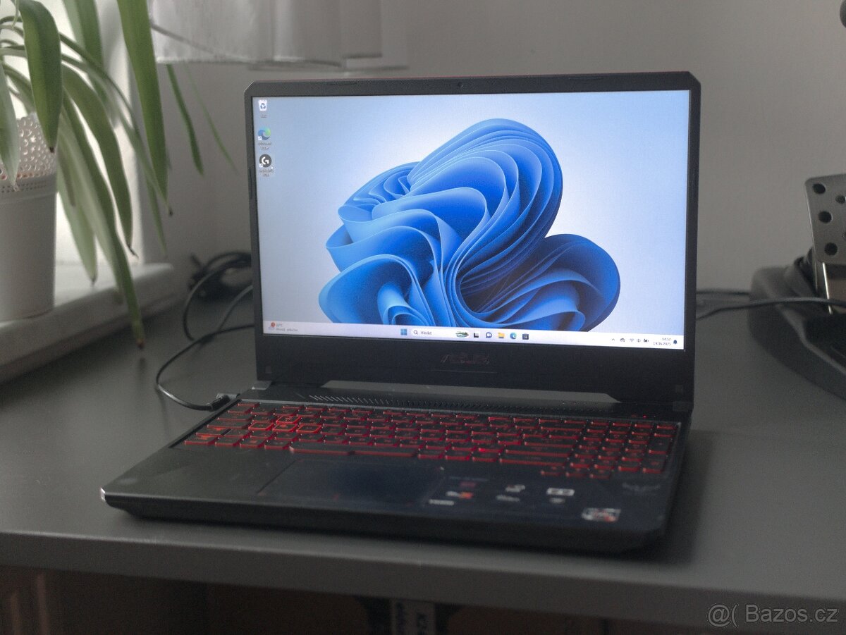 Herní notebook ASUS TUF, Ryzen 5, RX 560X