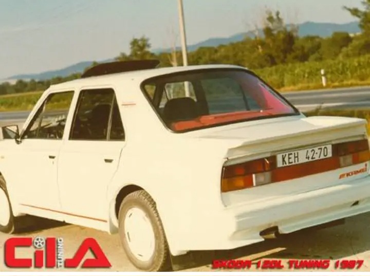 Zadni kapota škoda