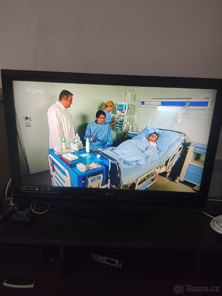 LG TV 100cm