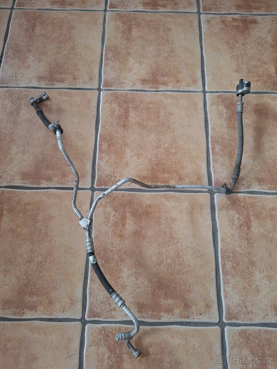 Mercedes-Benz  Trubka Klimatizace