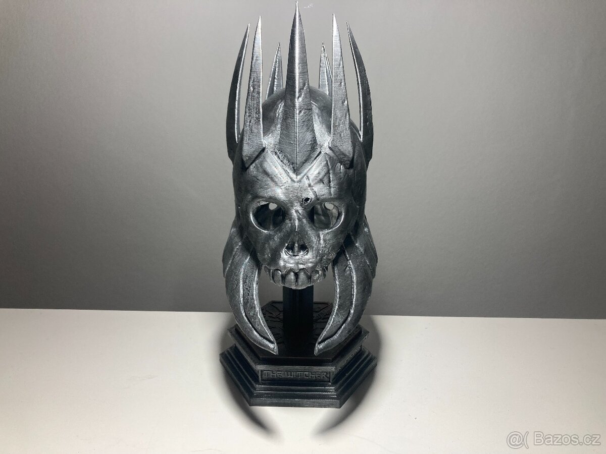 Zaklínač/Witcher - Eredinova helma s podstavcem