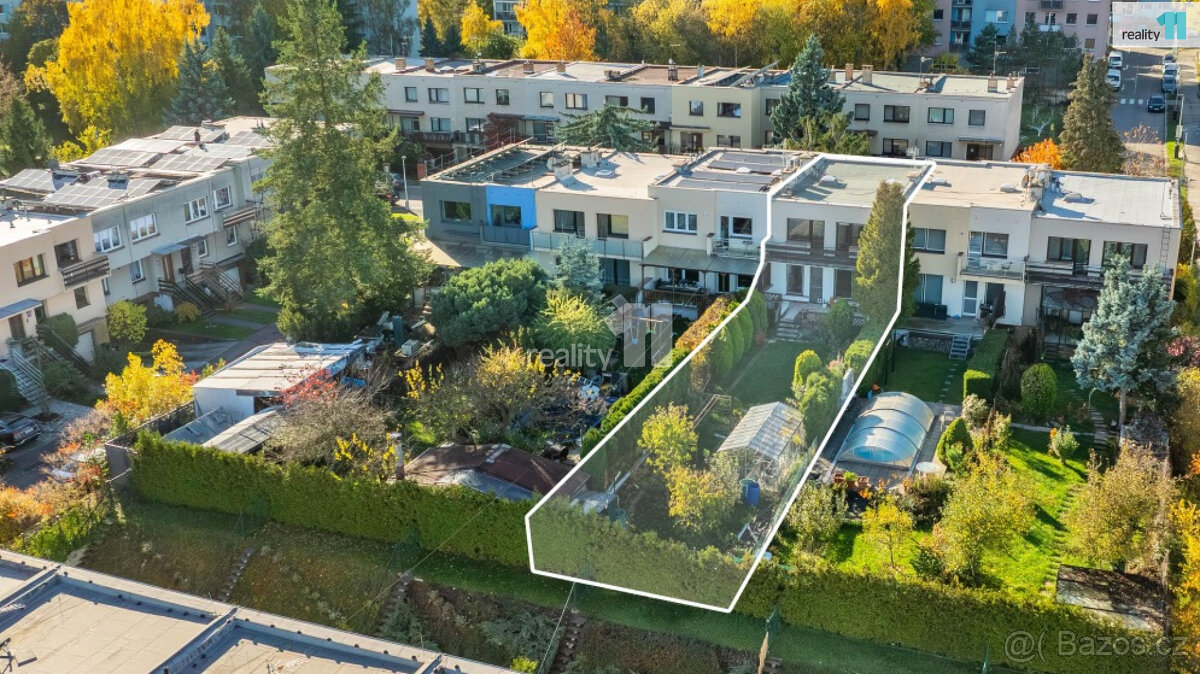 Rodinný řadový dům se zahradou u Milíčovského lesa, Praha 4