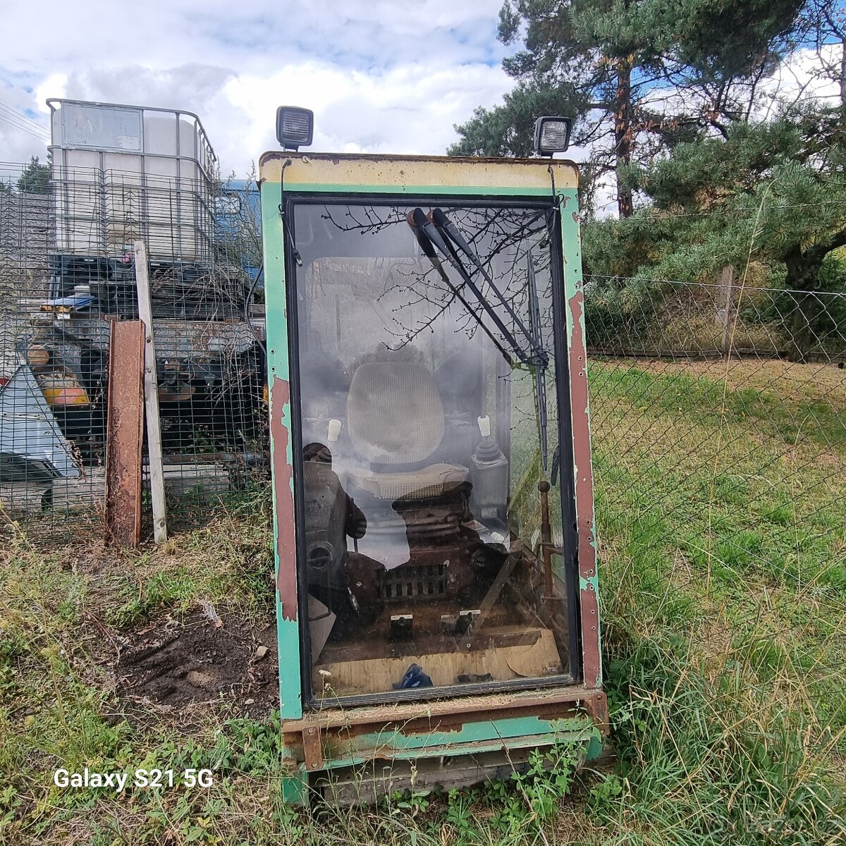 Stavební stroj, rypadlo, bagr - budka