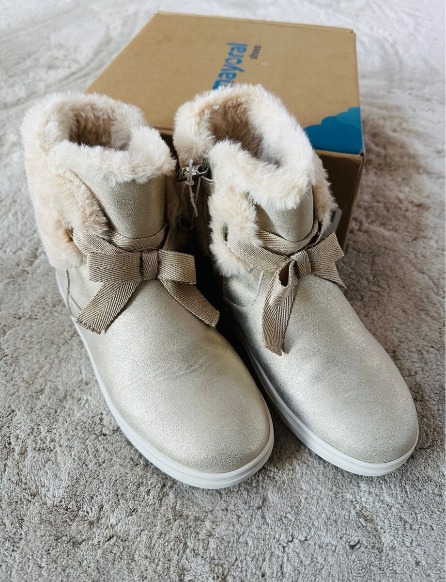 MAYORAL zlaté dívčí sněhule vel. 33