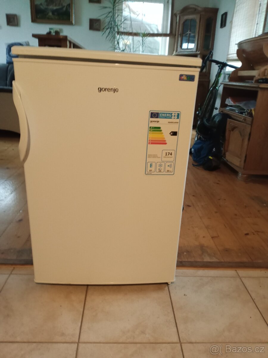 Prodám malou lednici