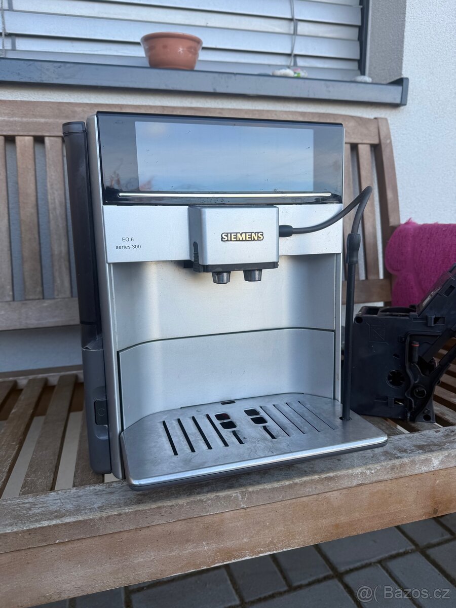 Kávovar Siemens EQ.6 series 300