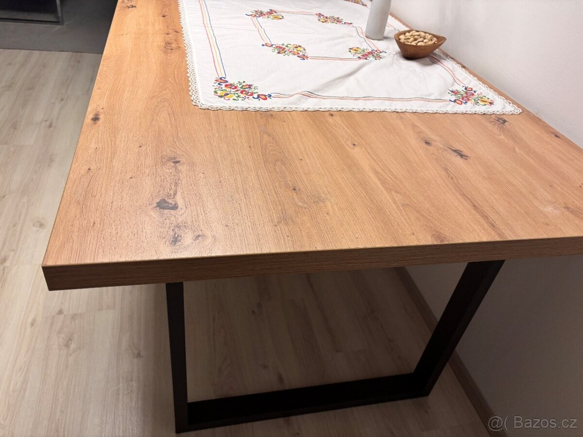 Jídelní stůl 90x180