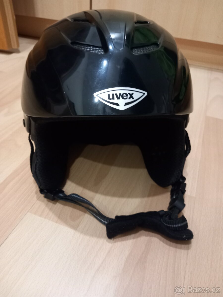 Lyžařská helma Uvex