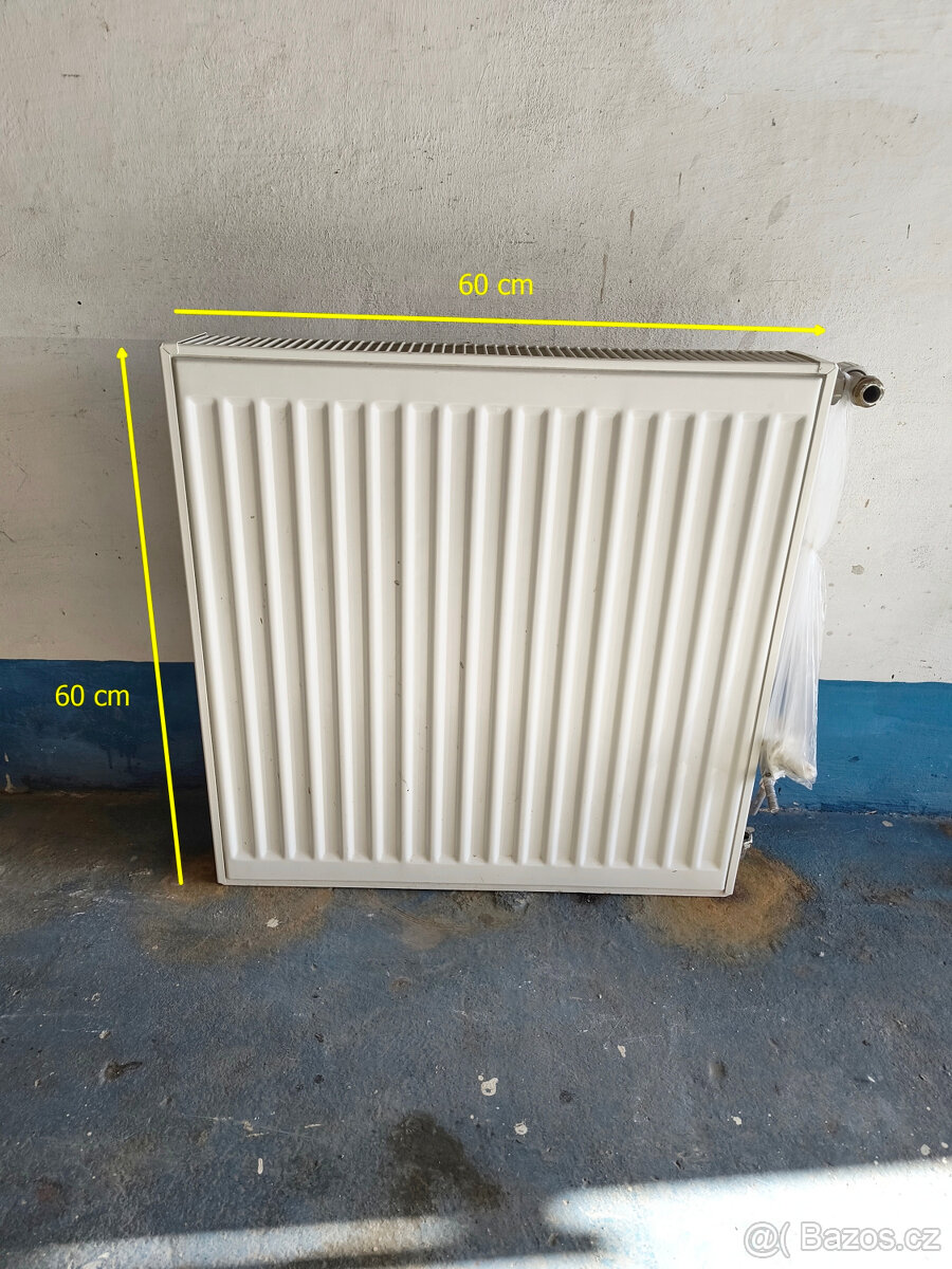 Deskový radiátor 60 x 60 cm a koupelnový radiátor 95 x 45 cm