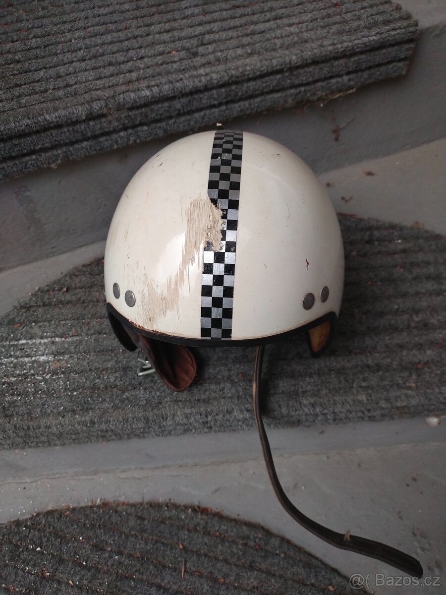 Retro helma