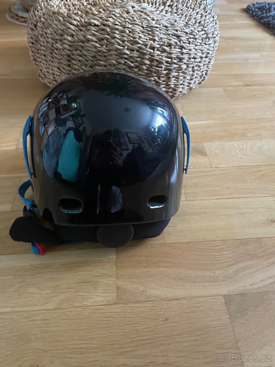 Lyžařská helma