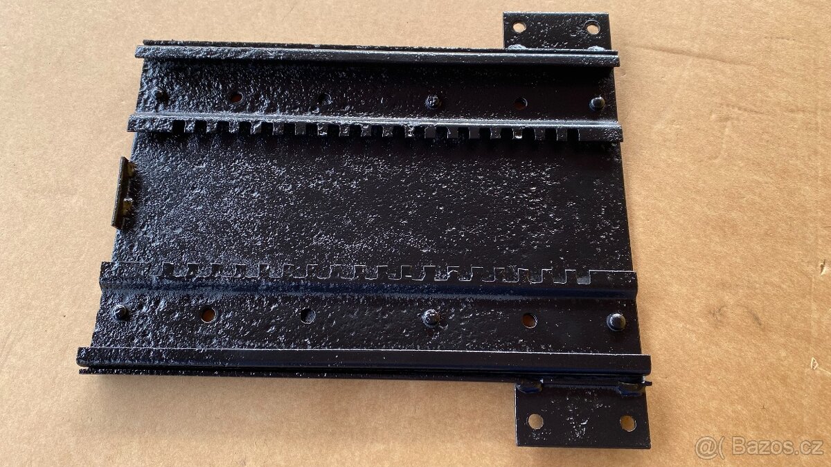 Zetor 7011 / držák sedačky