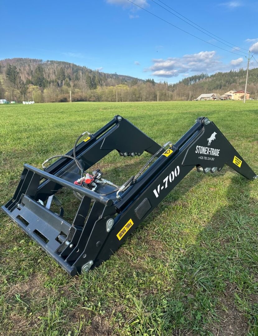 Čelní nakladač na traktor HYDRATRAC 700