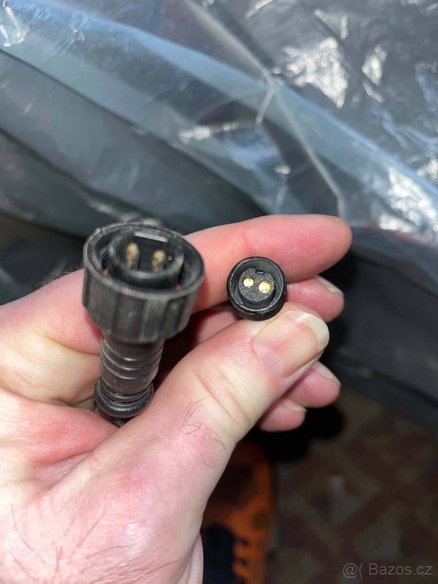 Voděodolný 2-pinový rozbočovací kabel (T-Splitter)