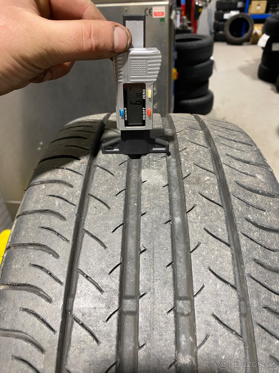 Prodám letní pneu 235/45/18 dunlop