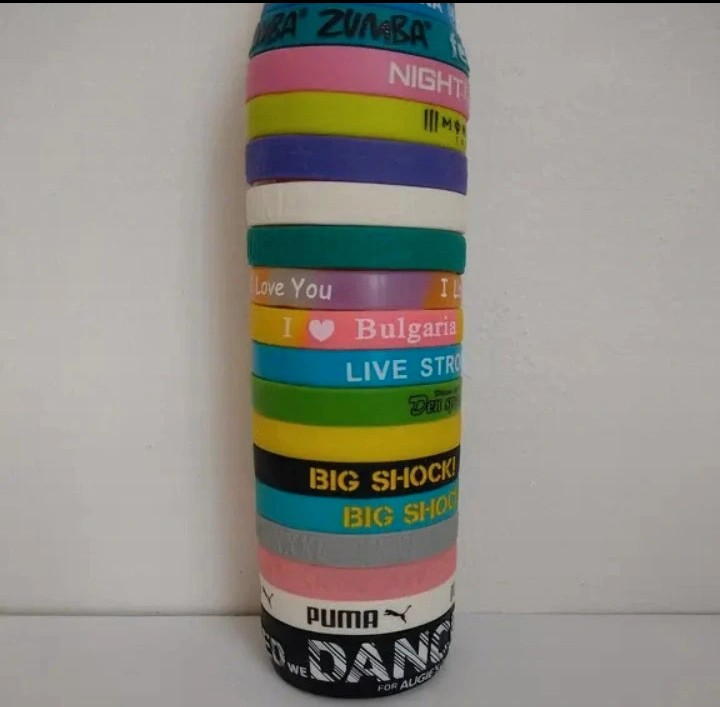 Gumové náramky na ruku