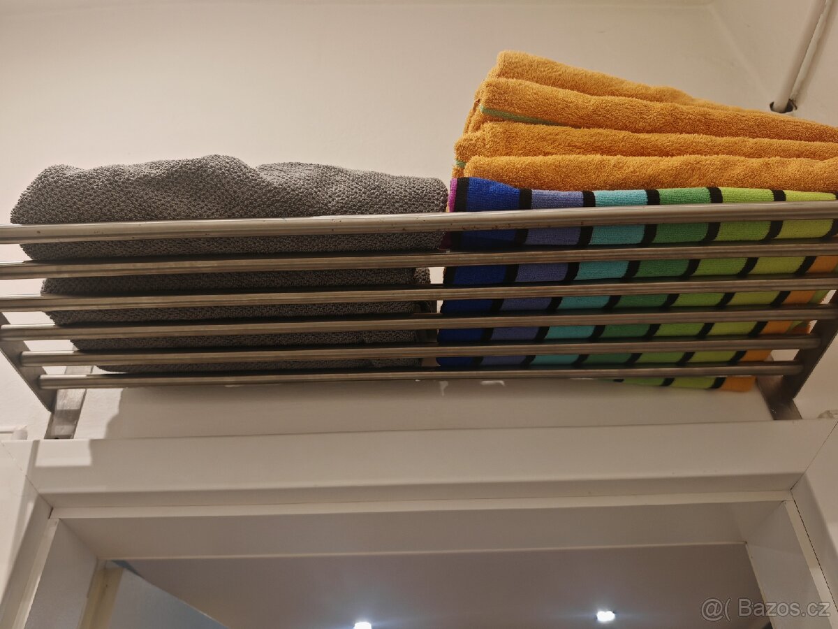IKEA kovová police