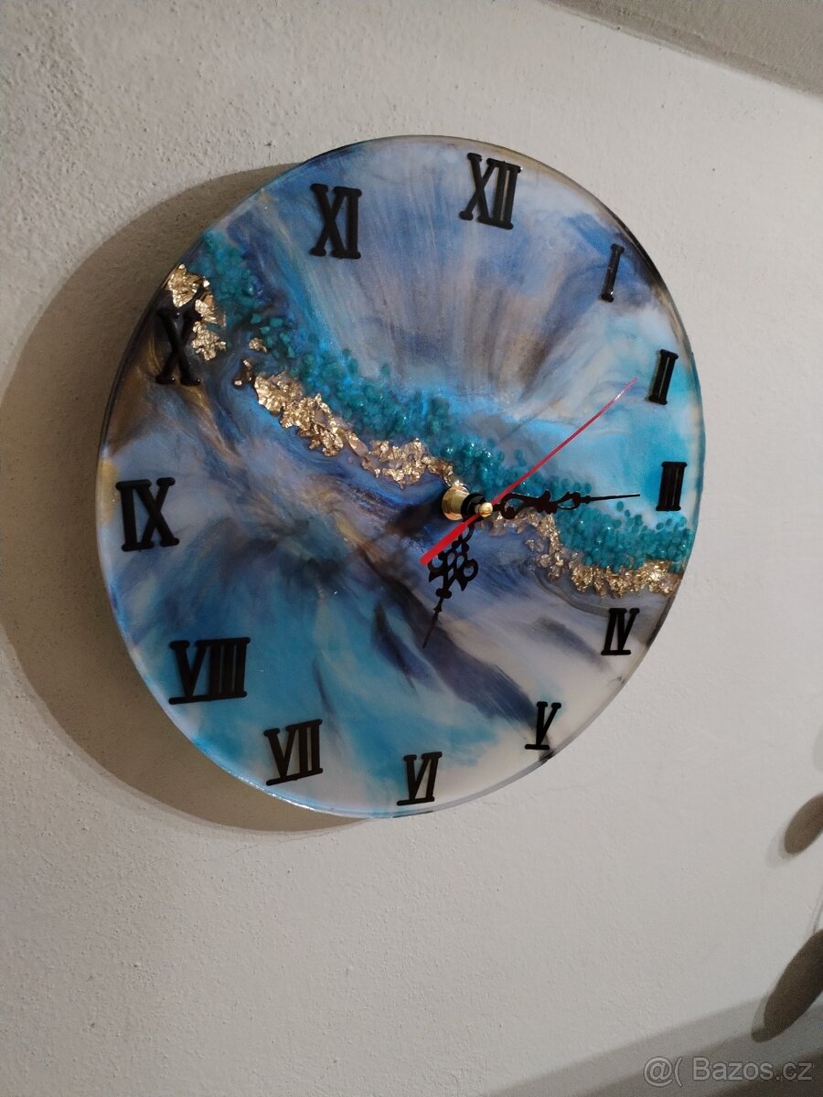 Hodiny z epoxidové pryskyřice