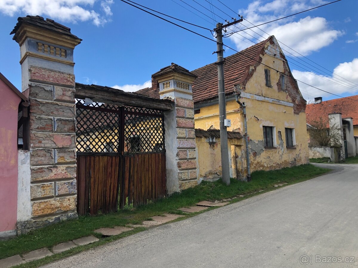 Prodám menší zemědělskou usedlost 3 km od Domažlic
