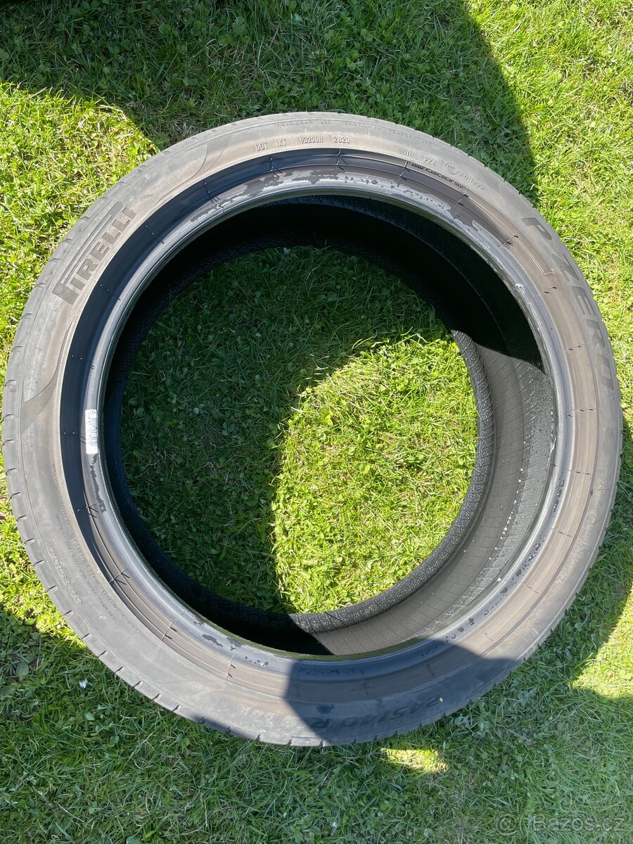 Dvourozměrná letní sada pneu Pirelli R19