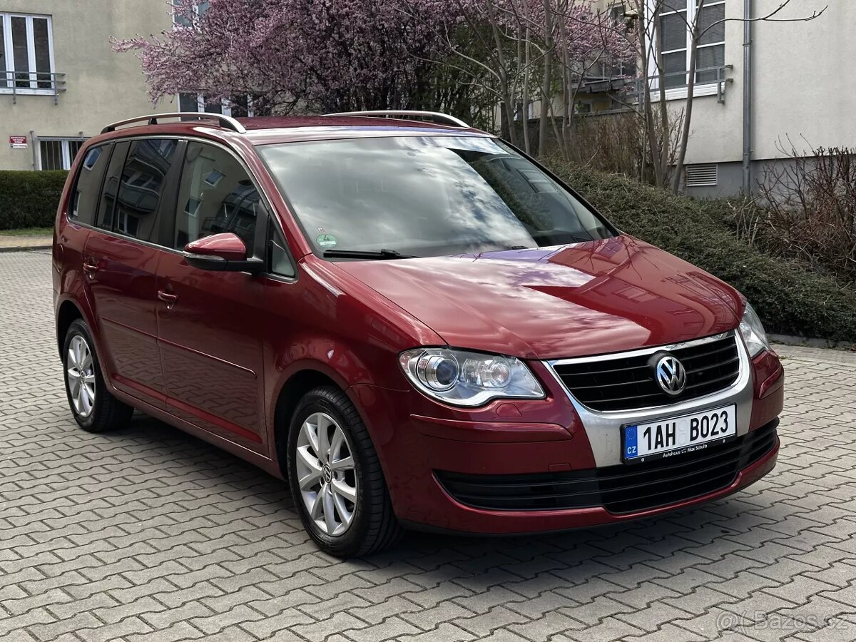 Volkswagen Touran 1.4 TSI 103kW Freestyle Navi Xenony 7 míst